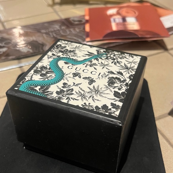 Authentic Gucci Silver Heart Pendant Necklace plus Gucci box - Picture 1 of 6